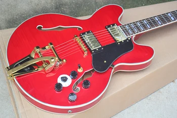 безплатна доставка Високо качество на Нов F отвор на тялото Джаз червена китара с bigsby Кухи корпуса на електрически китари 8pai 335